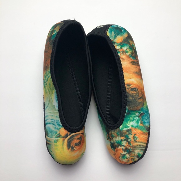 Nufoot Black with Multicolor Floral Print Medium - Picture 1 of 4